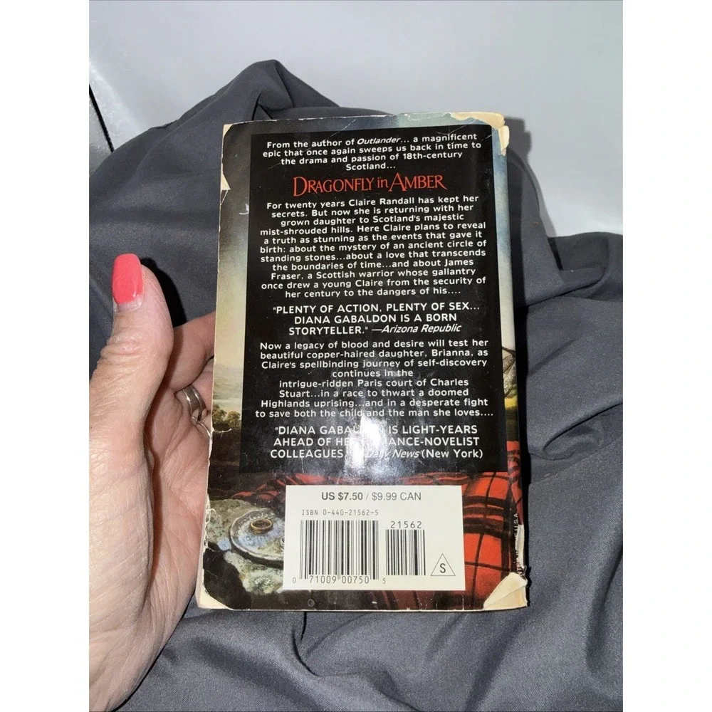 Dragonfly in Amber: A Novel (Outlander) - Mass Market Paperback -